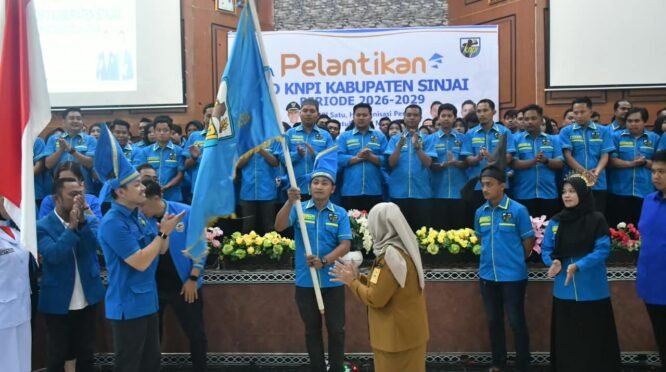 Andi Ikramullah resmi memimpin Dewan Pimpinan Daerah (DPD) Komite Nasional Pemuda Indonesia (KNPI) Kabupaten Sinjai periode 2026–2029 setelah kepengurusan baru organisasi tersebut dilantik di Ruang Pola Kantor Bupati Sinjai, Selasa (8/9/2026).