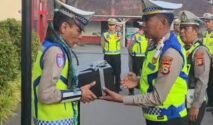Masa pengabdian Aiptu Handoyo di Kepolisian Republik Indonesia berakhir setelah lebih dari dua dekade bertugas. Satuan Lalu Lintas Polresta Gowa melepas anggota tersebut dalam suasana haru di halaman Mako Polresta Gowa, Selasa (1/9/2026).