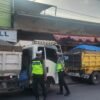 Satuan Lalu Lintas Polresta Gowa meningkatkan patroli dan penertiban terhadap kendaraan pengangkut material tambang galian C, Jumat (4/9/2026).