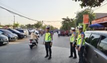 Personel Satuan Lalu Lintas Polresta Gowa tetap bertugas pada Minggu pagi dengan mengamankan pelaksanaan Car Free Day (CFD) di kawasan Sungguminasa, Kecamatan Somba Opu, Kabupaten Gowa, Minggu (6/9/2026).