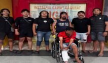Tim Unit Reaksi Cepat (URC) Resmob Sat Reskrim Polres Jeneponto menangkap seorang pria berinisial AAS (40), terduga pelaku pencurian dengan kekerasan (curas) yang melukai mantan istrinya menggunakan senjata tajam.