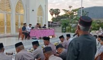 Kapolresta Gowa Kombes Pol Dr. Muh. Yusuf Usman, S.H., S.I.K., M.T., CIPA membuka ruang dialog dengan warga melalui kegiatan Coffee Morning di pelataran Masjid Syuhada Haji Bate, Kelurahan Lembang Parang, Kecamatan Barombong, Kabupaten Gowa, Rabu (9/9/2026).